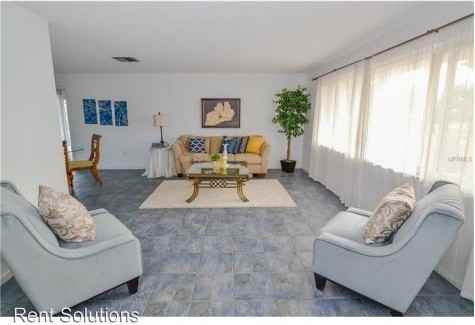 5431 Bayshore Dr - Photo 3 of 10