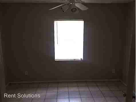 6412 Diamond St #B - Photo 3 of 9