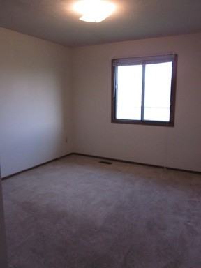 1933 Groveland St - Photo 3 of 4