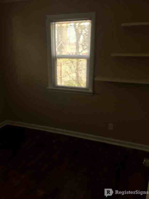 2411 Forest Ave - Photo 3 of 5