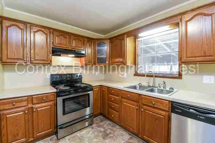 300 11th St - Photo 3 of 8