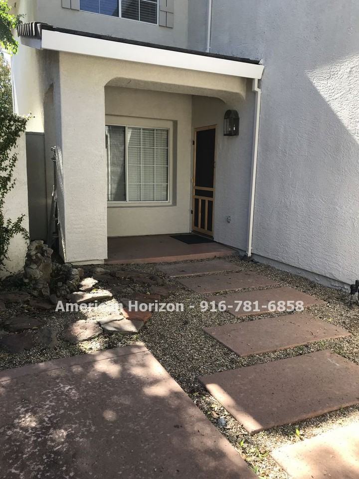 1611 Palatia Dr - Photo 2 of 22