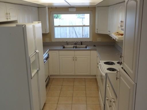 4695 Martinez Dr - Photo 3 of 9