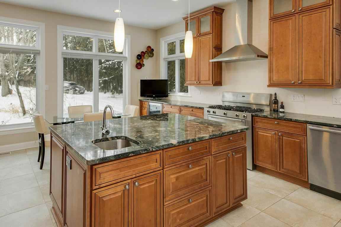 598 Lake Shore Rd - Photo 2 of 15