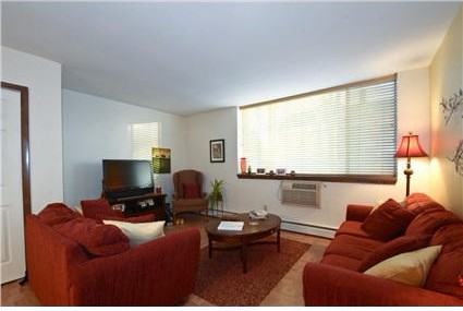 805 E Henry Clay St #106 - Photo 2 of 7