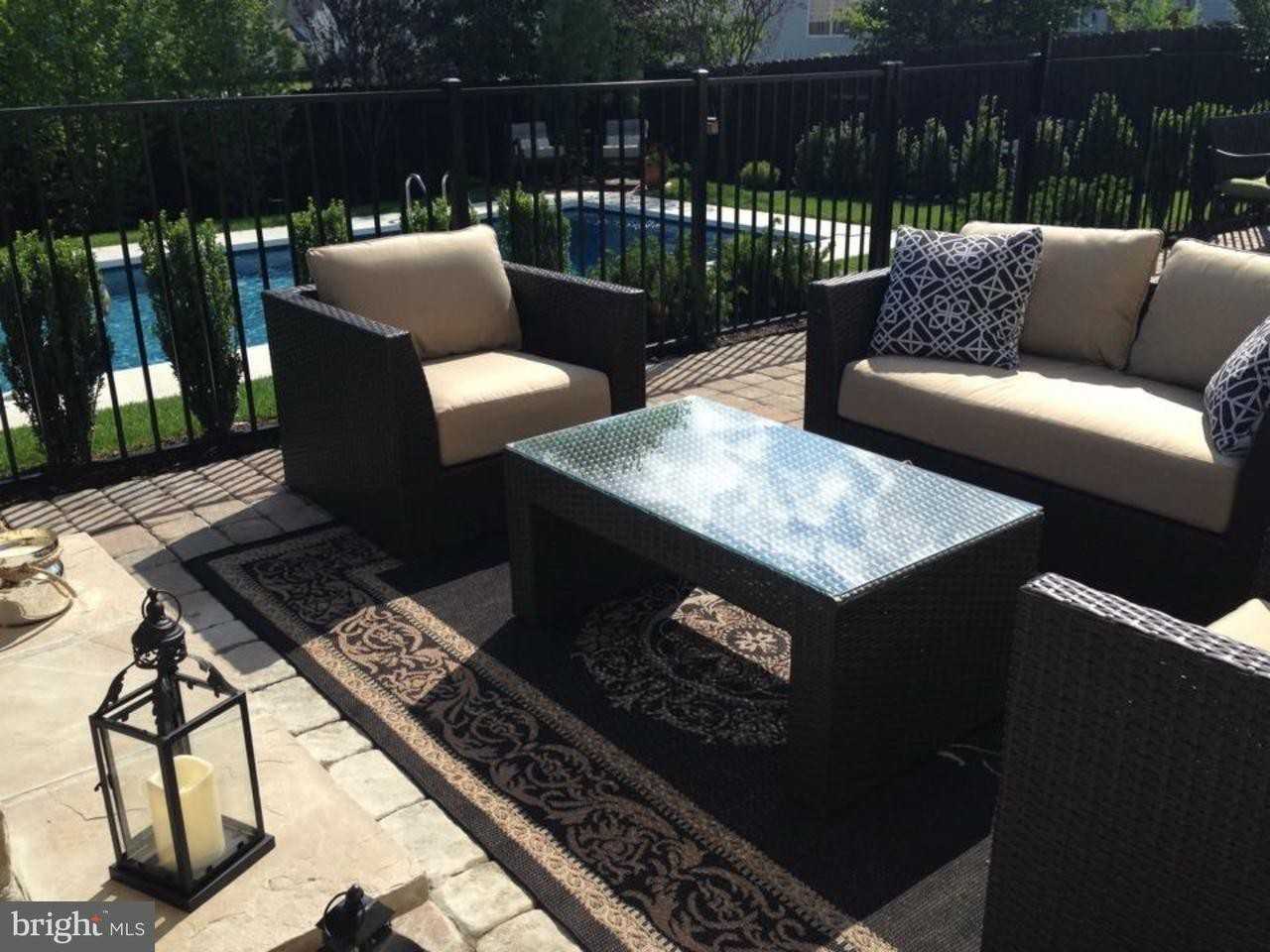 211 S Rosewood Ct - Photo 2 of 9