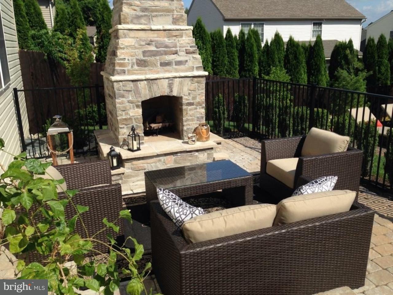 211 S Rosewood Ct - Photo 3 of 9