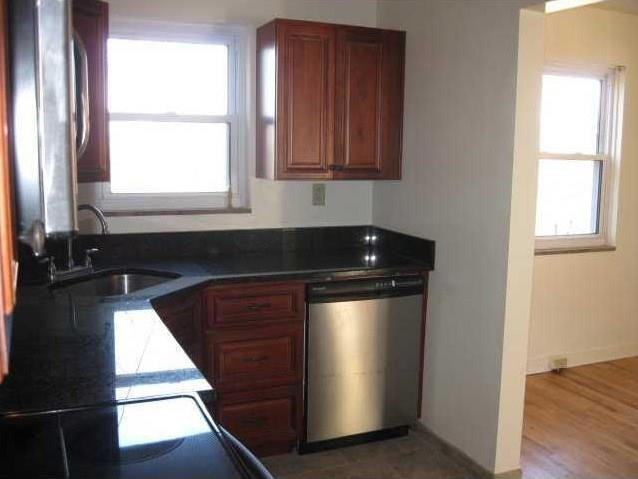 1613 Parkline Dr - Photo 3 of 25