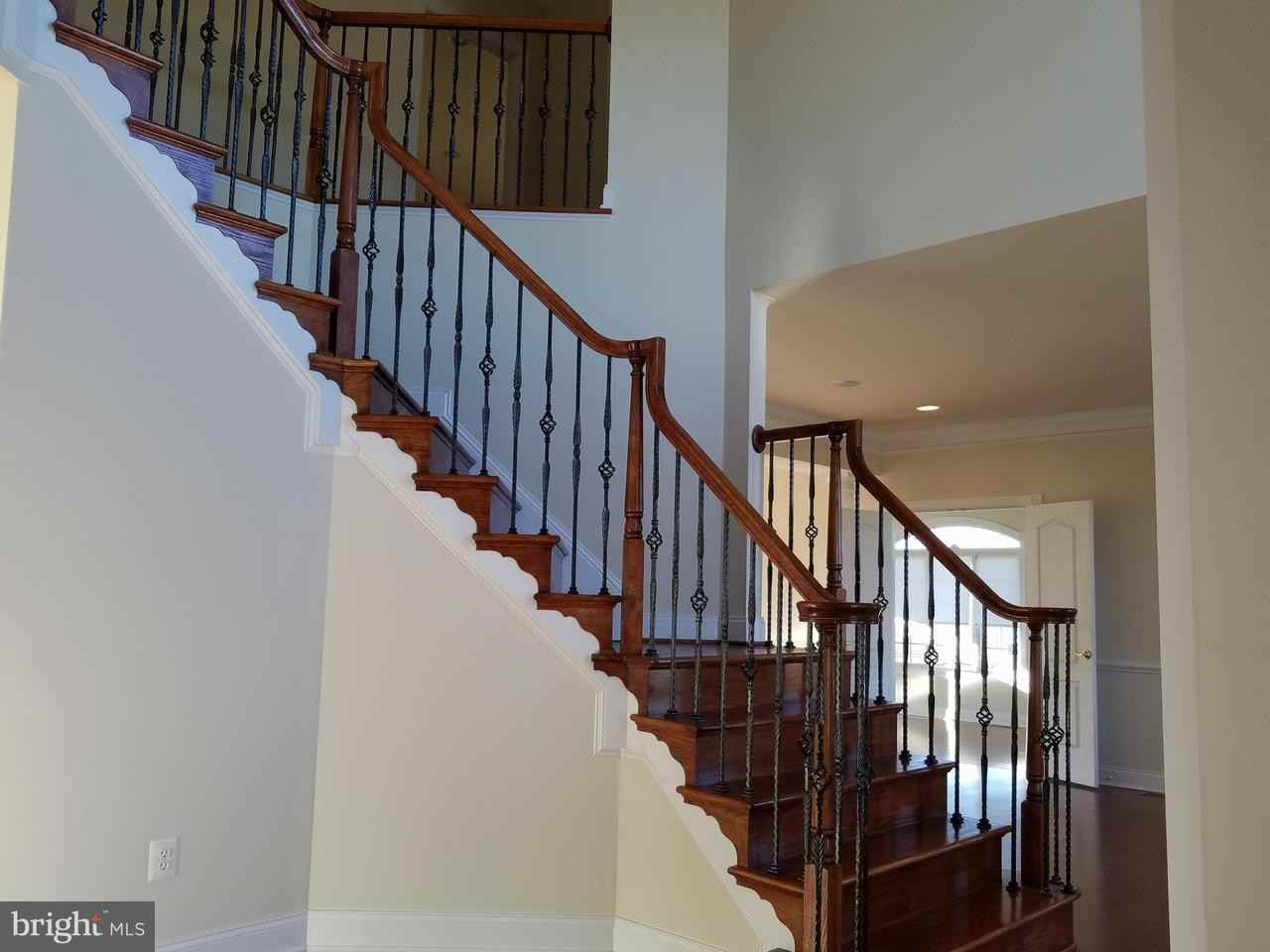 15551 Bankfield Dr - Photo 2 of 20