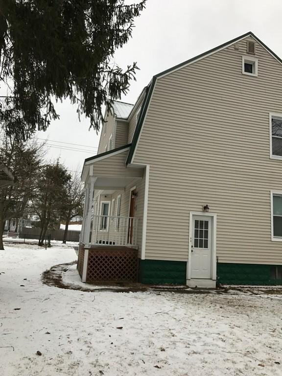 152 Oak St #a - Photo 3 of 16