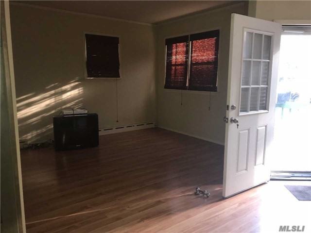 538 Mastic Rd - Photo 2 of 8