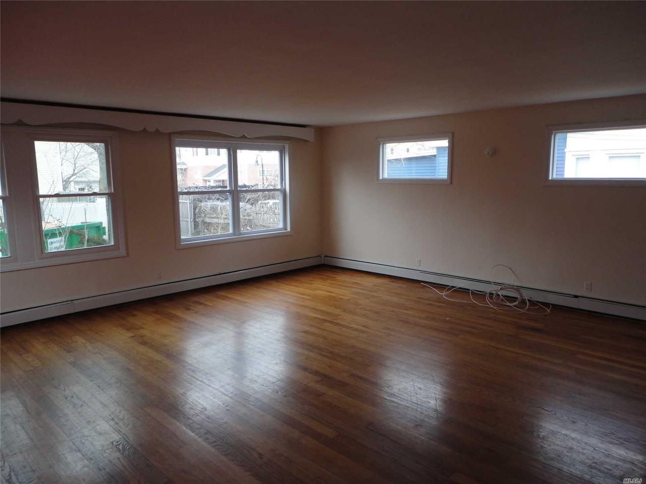 1518 Main St - Photo 2 of 4