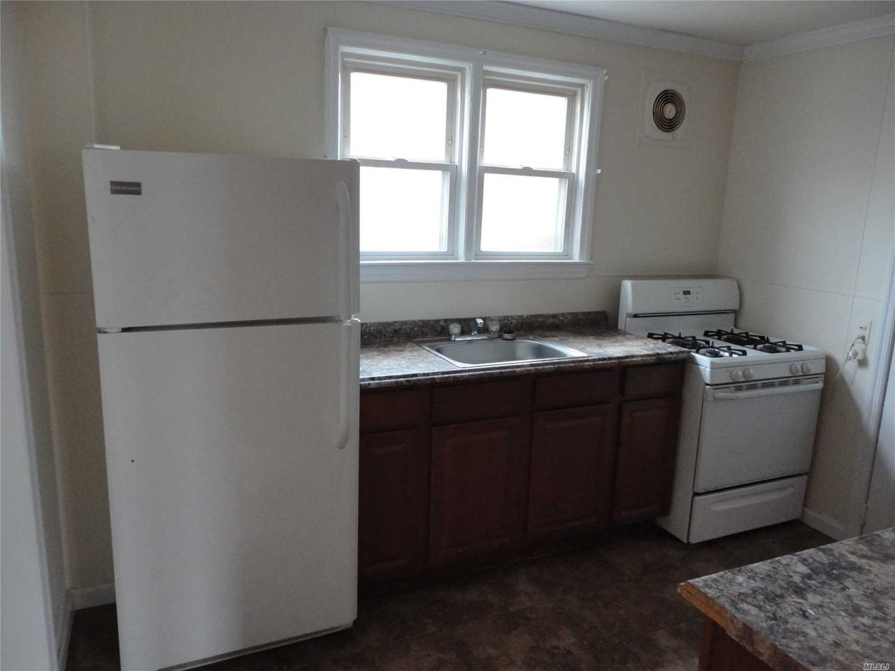 1518 Main St - Photo 3 of 4