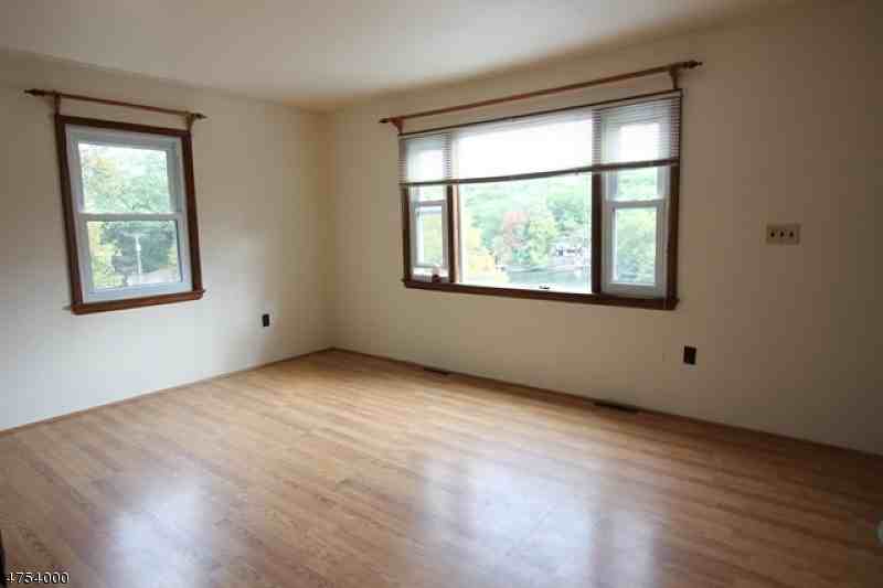 152 Skyline Lake Dr - Photo 2 of 9