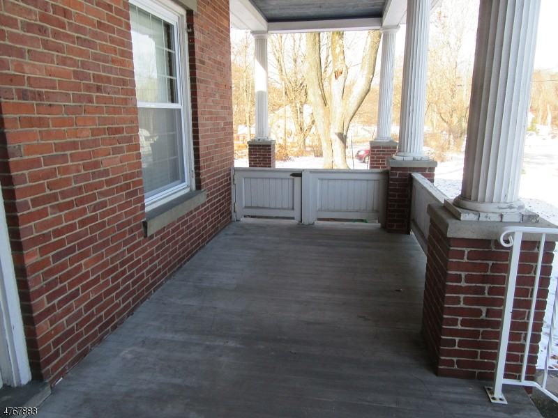 211 Main St - Photo 2 of 10