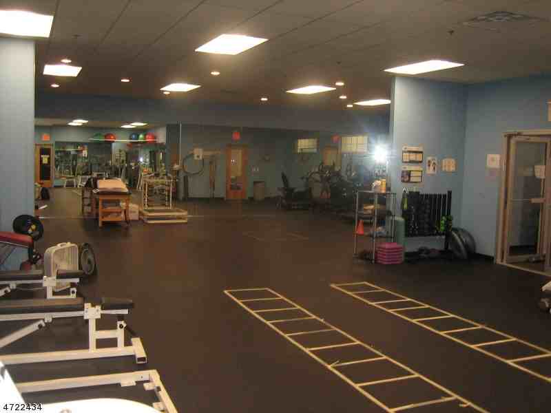 16 Aspen Dr - Photo 3 of 5