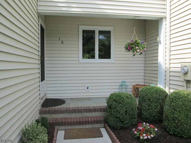 16 Essex Dr - Photo 3 of 25