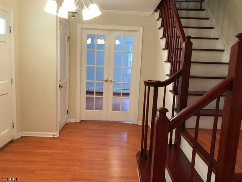 18 Redwood Rd - Photo 2 of 14