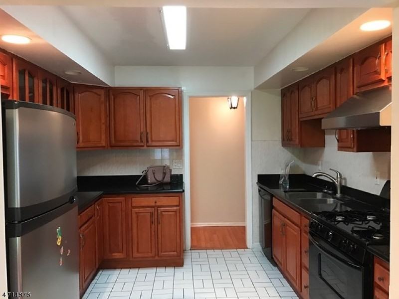 18 Redwood Rd - Photo 3 of 14