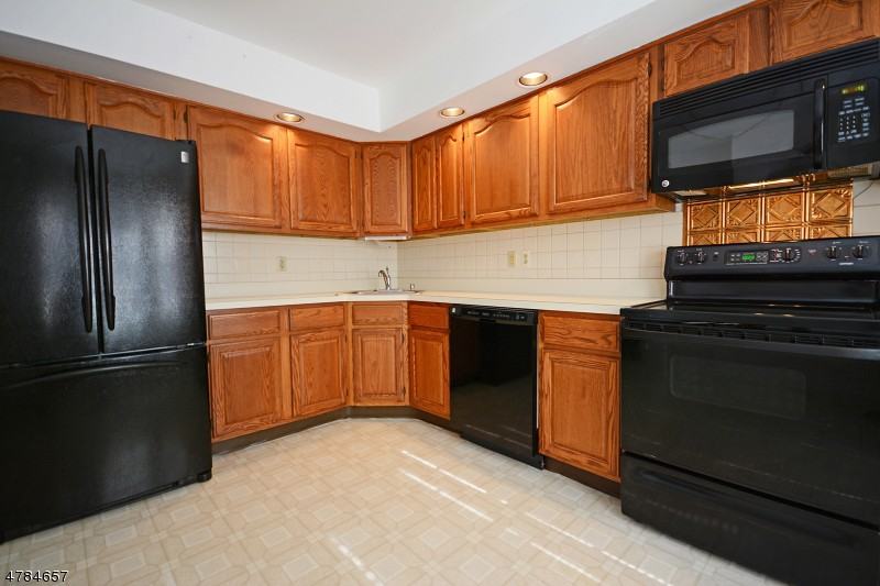 102 Pinehurst Dr - Photo 2 of 10