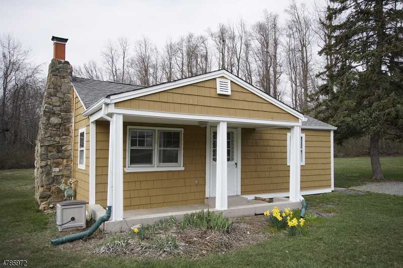 389 North Rd - Photo 2 of 12