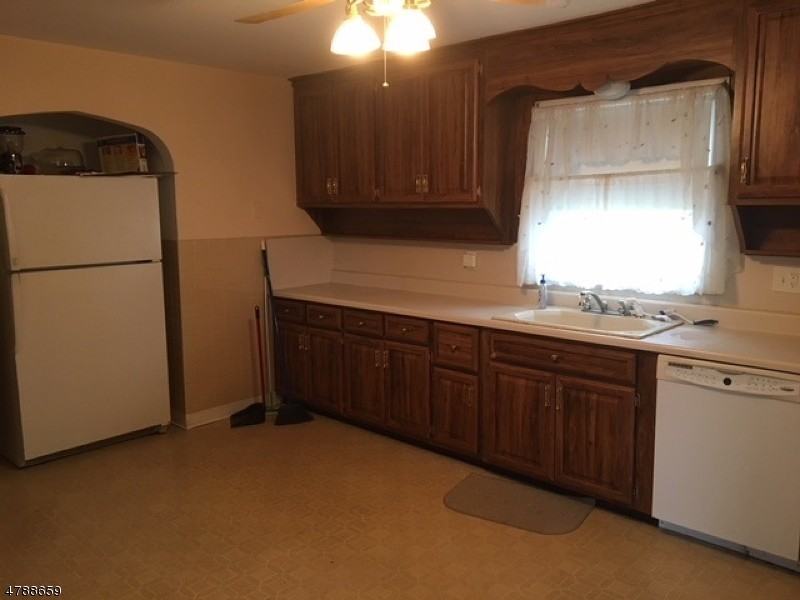 50 Tracy Ave - Photo 3 of 6