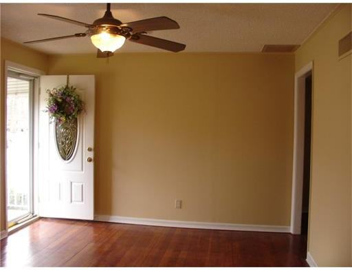 197 Finnegans Ln - Photo 2 of 10