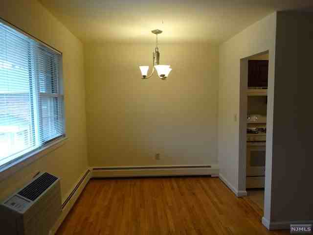 706 Washington Dr - Photo 3 of 12