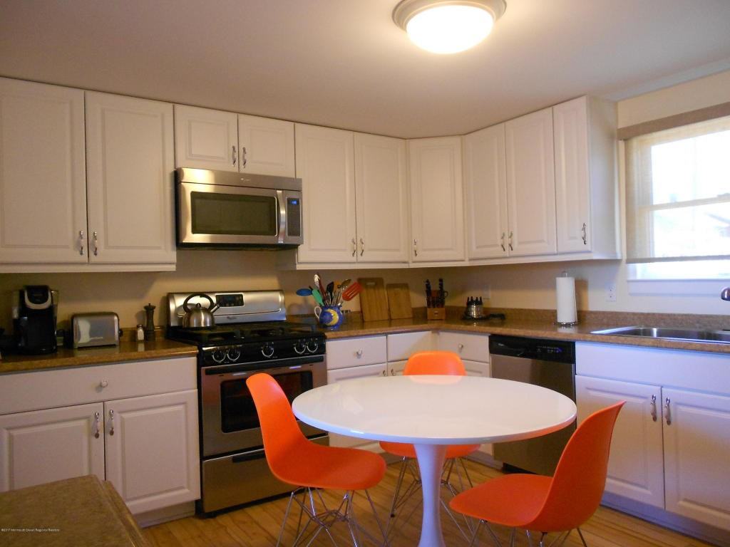 934 Ocean Ave - Photo 3 of 19