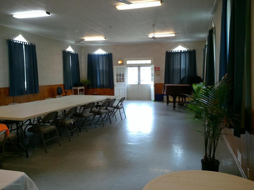 69 Kings Hwy #a - Photo 2 of 4