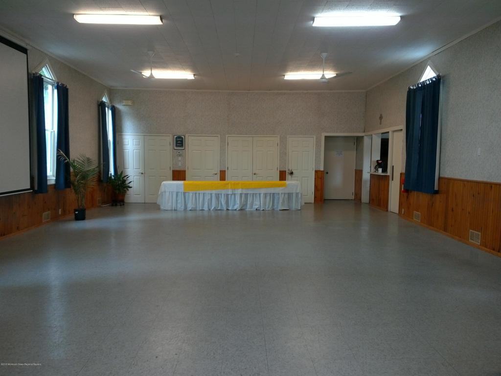 69 Kings Hwy #a - Photo 3 of 4