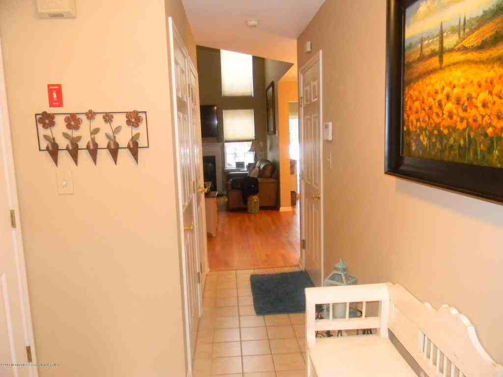 7 Whitemarsh Dr - Photo 3 of 23