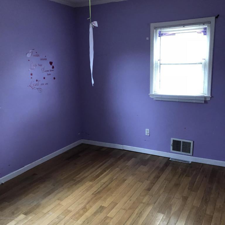 316 Middle Rd - Photo 2 of 6