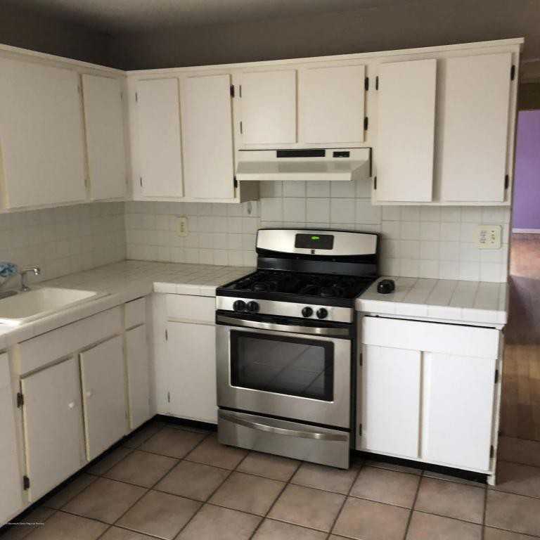 316 Middle Rd - Photo 3 of 6