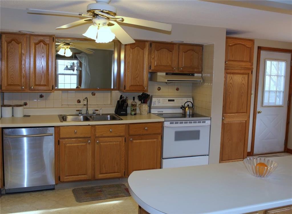 16 Pearl St - Photo 3 of 12