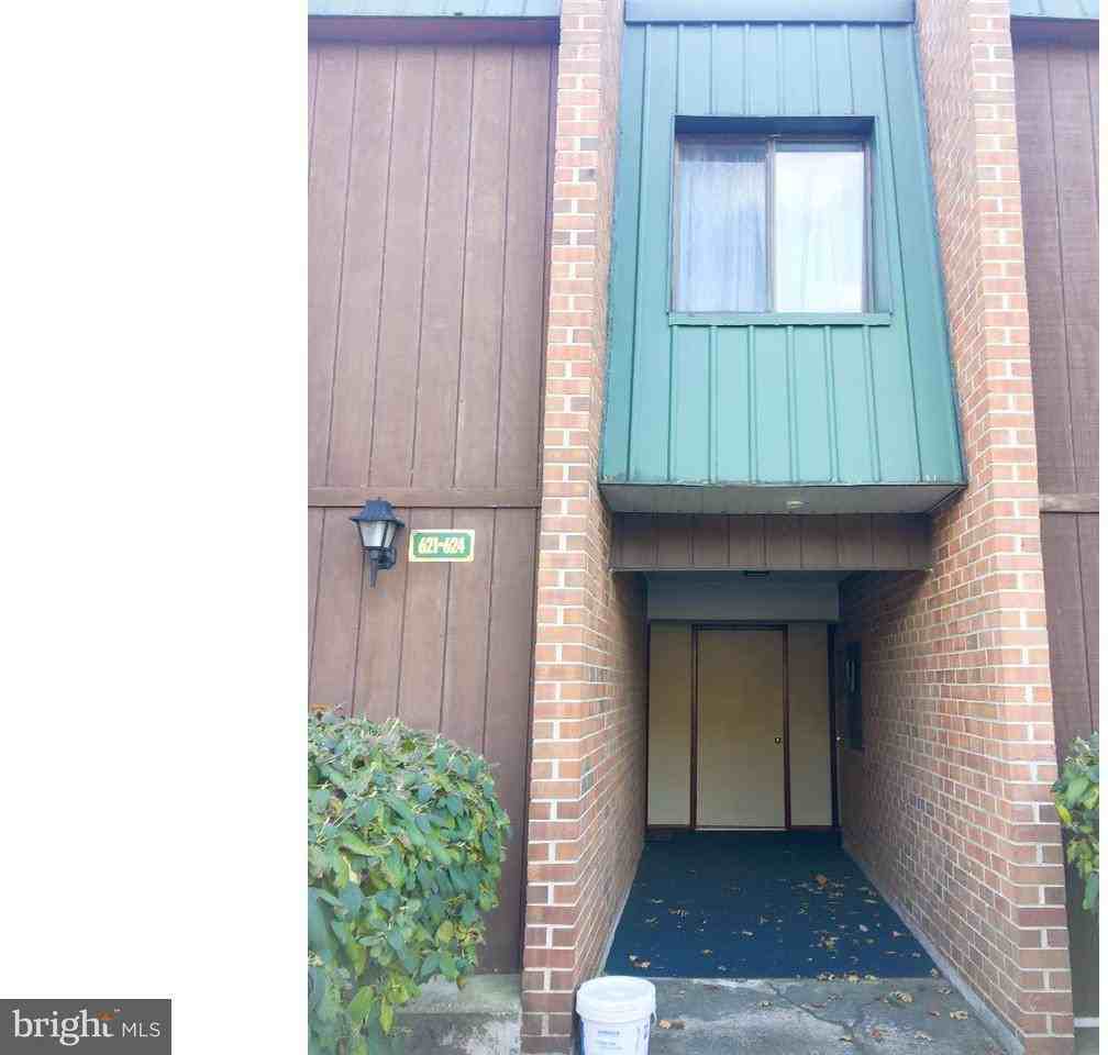 621 Meadowview Ln - Photo 2 of 9