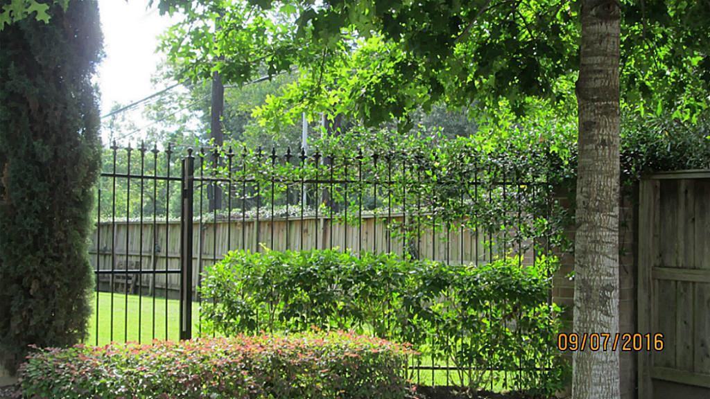 5202 Brinkman Ct - Photo 2 of 18