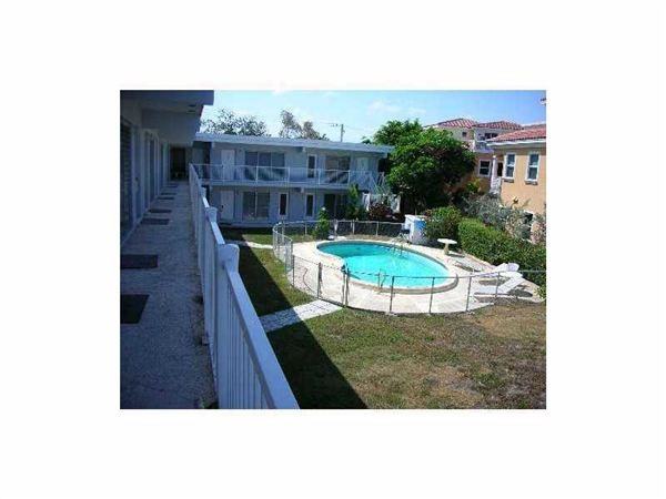 1354 Bayview Dr - Photo 2 of 5