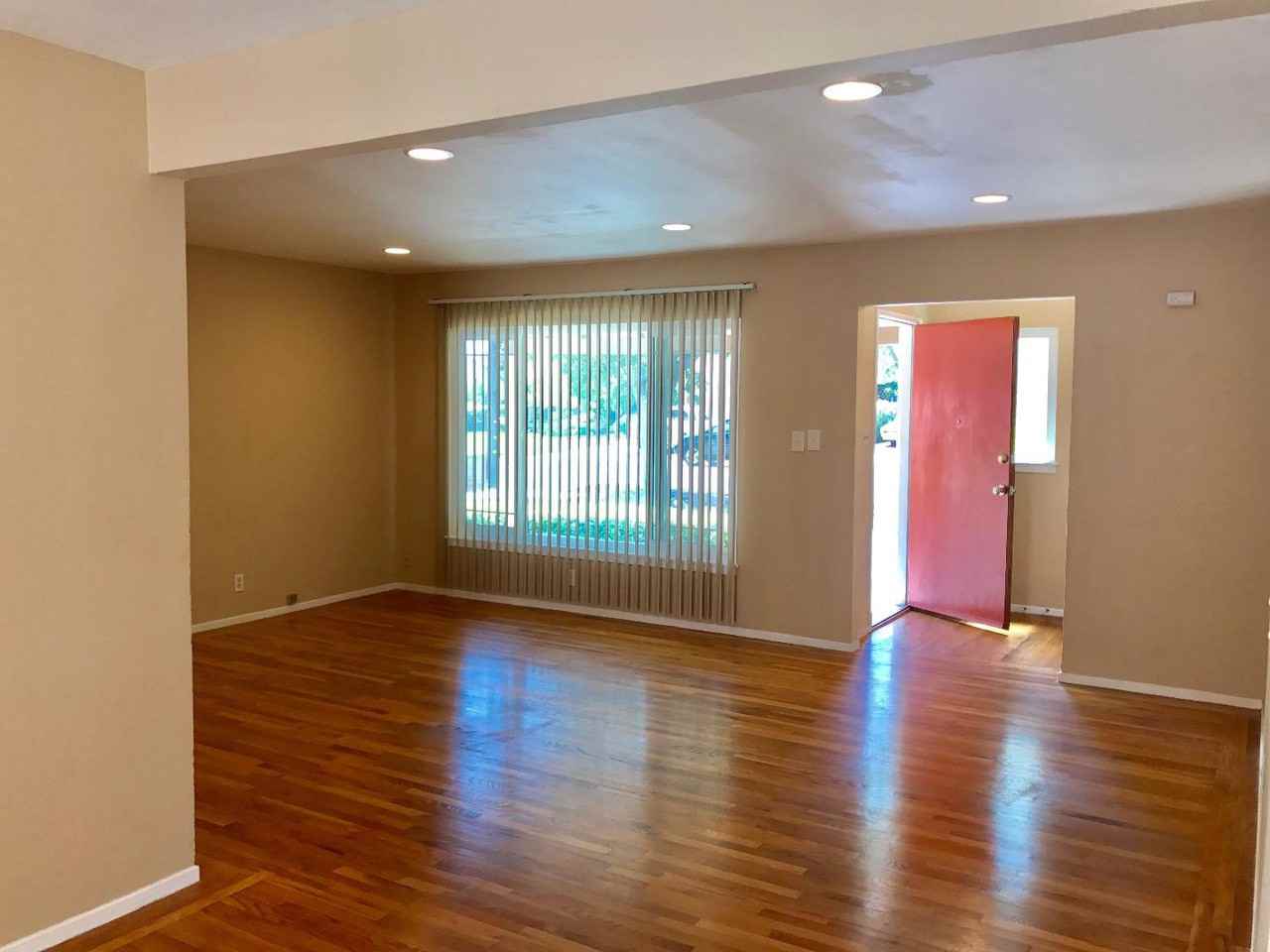 18709 Devon Ave - Photo 2 of 10