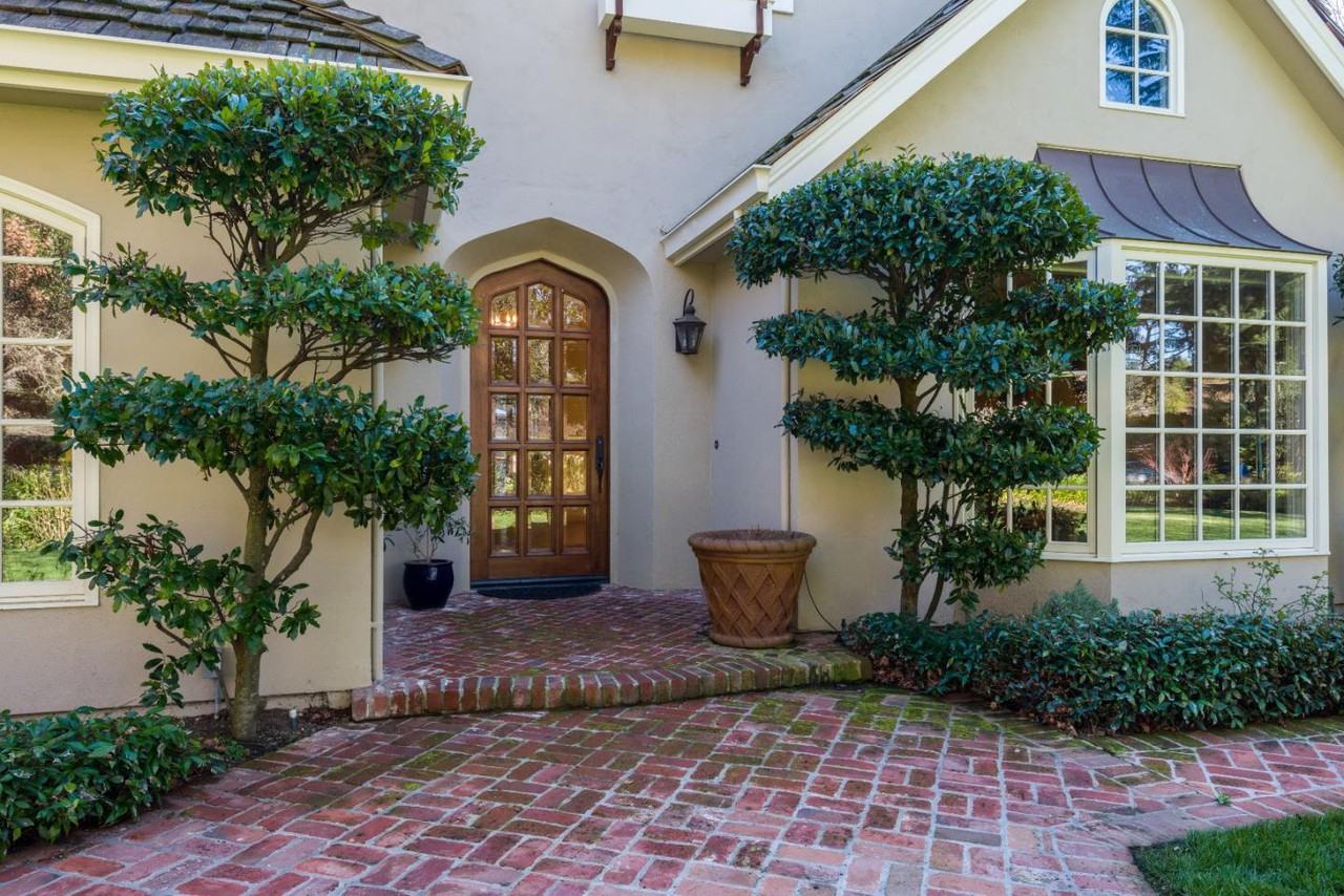 58 Deodora Dr - Photo 2 of 34