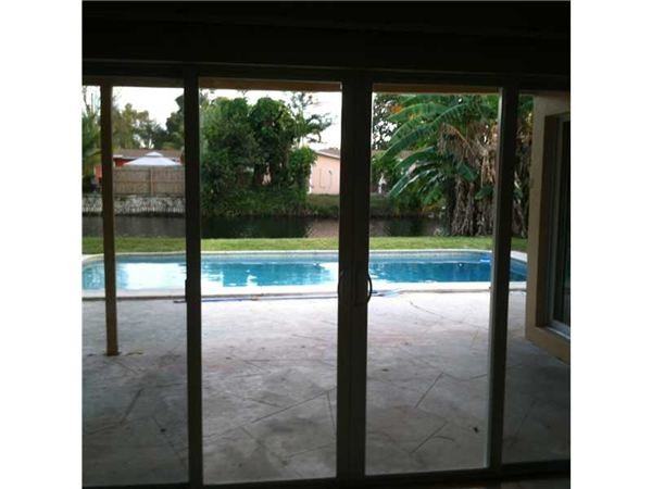 6510 NW 21st St - Photo 2 of 8