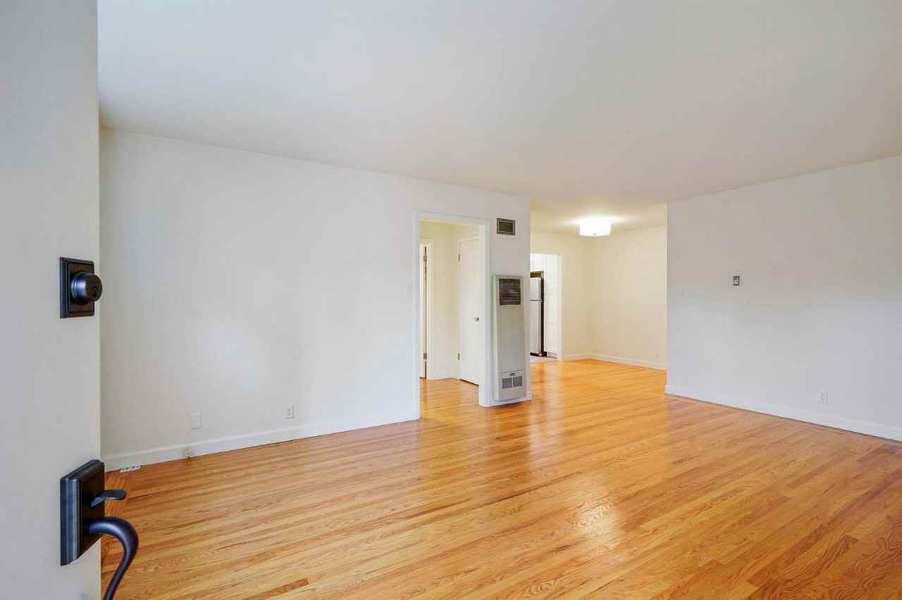 815 Burlingame Ave - Photo 3 of 19