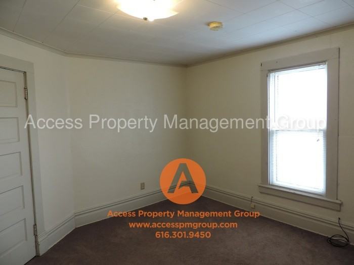 728 Willard St - Photo 3 of 11