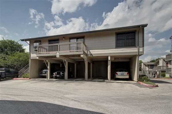 Travis Oaks Condo - Photo 3 of 8