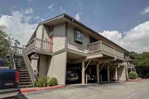 Travis Oaks Condo - Photo 2 of 8