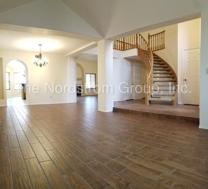 1121 W Graythorn Pl - Photo 2 of 27