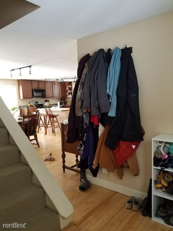 204 Meadow Ln - Photo 2 of 9