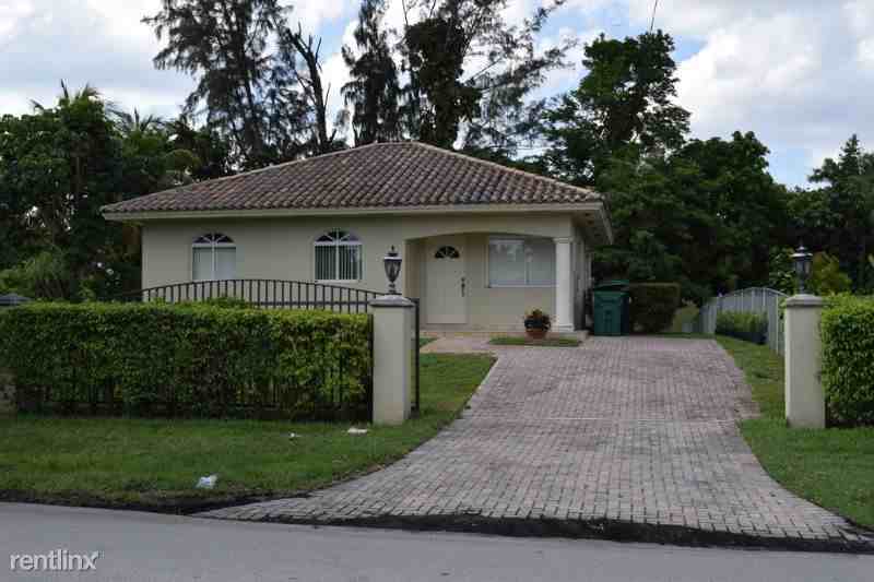 580 SW 124th Ave - Photo 2 of 2