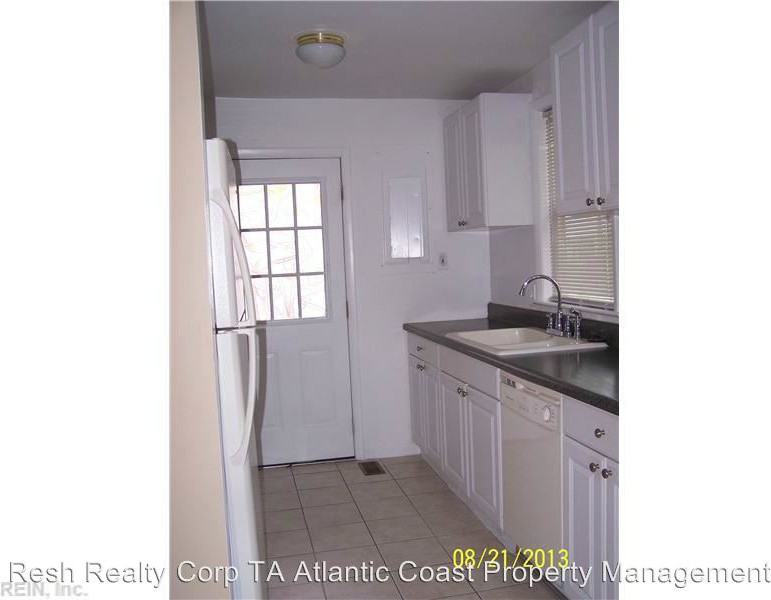 1736 N Lakeland Dr - Photo 2 of 10