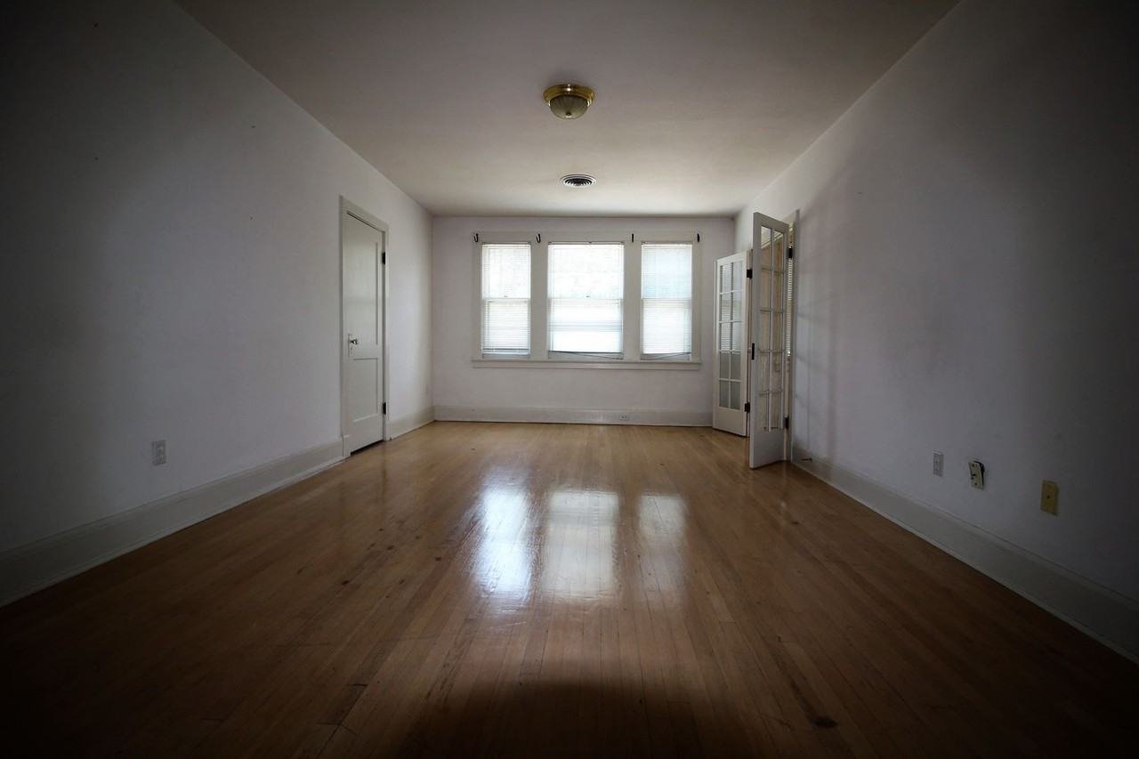 307 W 4th Street - Photo 2 of 10